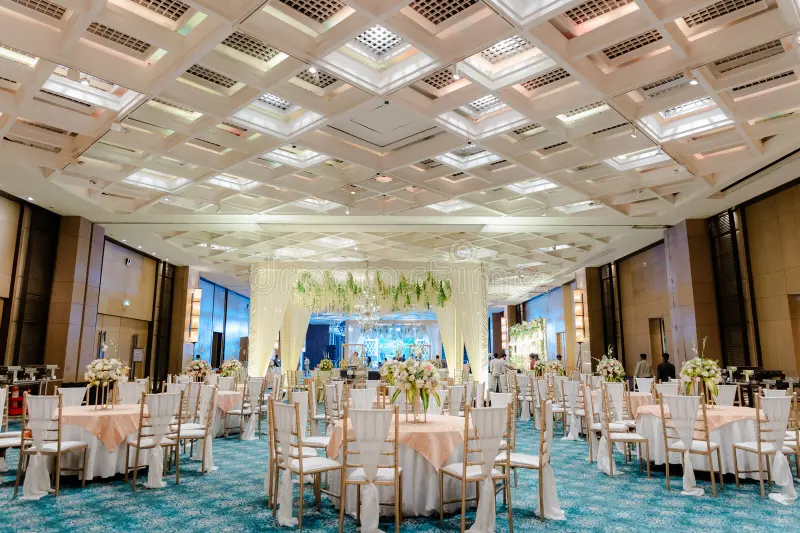 Couple at sangeet stage